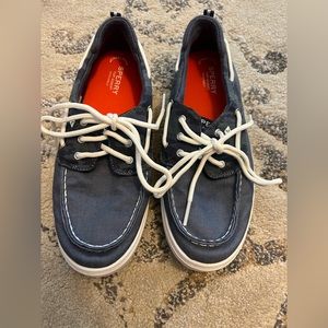 Boys Sperry Topsiders only worn once on cruise for photos. Sz 5M. Like new.